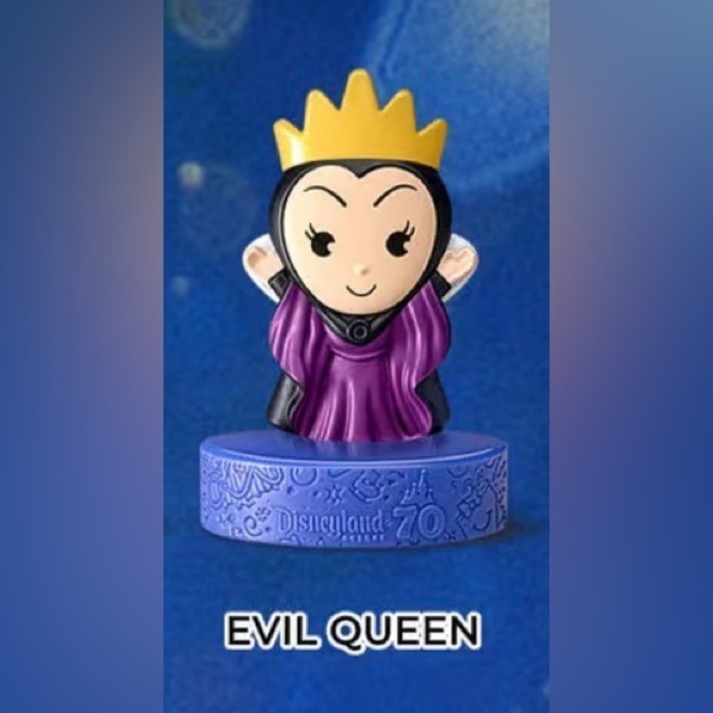 ❤️  NIP Disneyland 70 Thanos and Evil Queen McDonalds Happy Meal Toy - Picture 2 of 11
